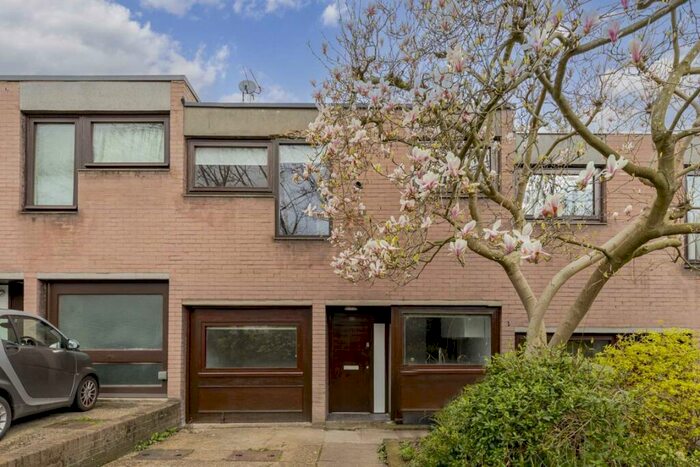 4 Bedroom Terraced House To Rent In Jacksons Lane, Highgate, N6