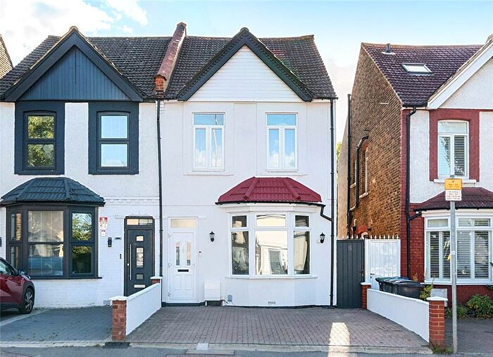 4 Bedroom Semi-Detached House For Sale In Kingston Road, Kingston Upon Thames, KT1