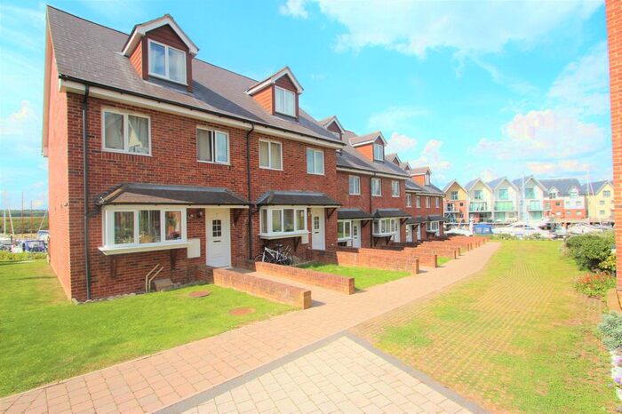 4 Bedroom Terraced House To Rent In Kingfisher Way, Newport, PO30