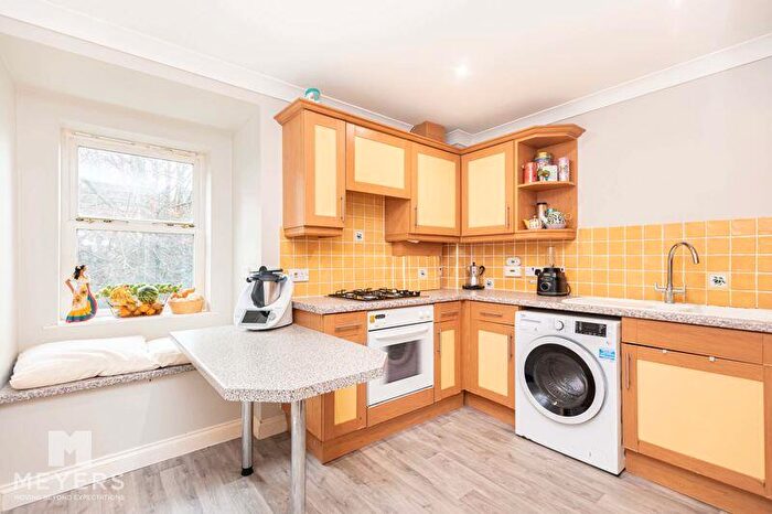 2 Bedroom Flat For Sale In Dean Park Road, Bournemouth, BH1