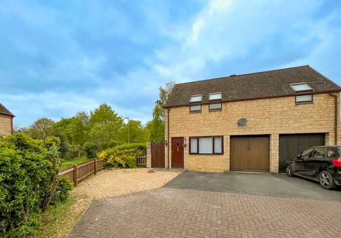 3 Bedroom Detached House To Rent In Broadway Close, Witney, Oxfordshire, OX28