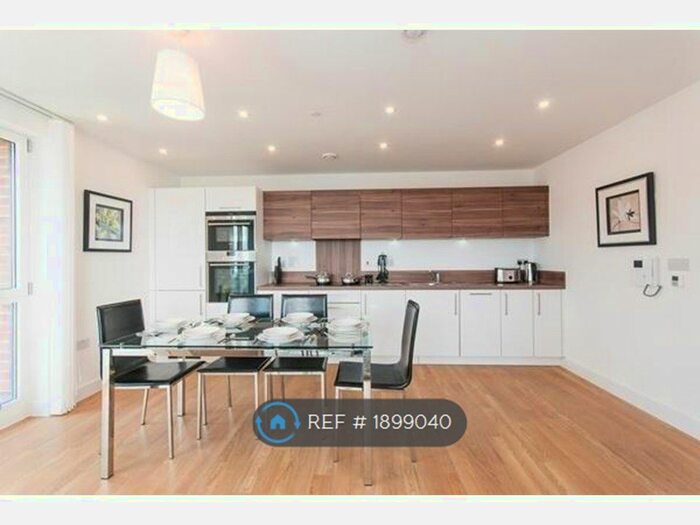 3 Bedroom Flat To Rent In Jefferson Plaza, London, E3