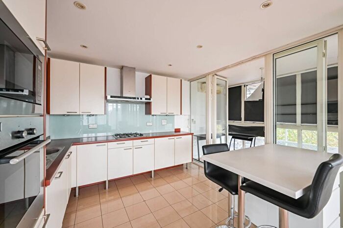 2 Bedroom Flat To Rent In Eastern Quay Apartments, Royal Docks, London, E16