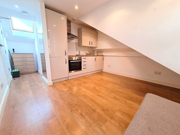 Studio To Rent In Sandringham Road, London, London, E8