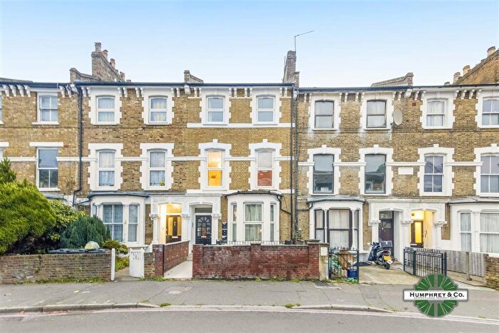3 Bedroom Flat To Rent In Rectory Road, Hackney, N16