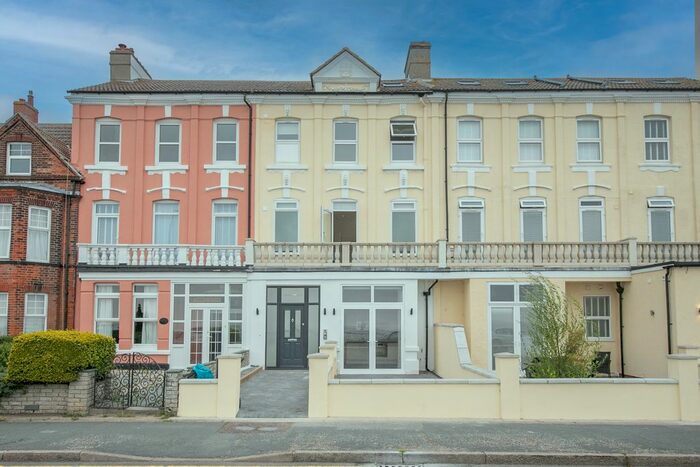 2 Bedroom Flat To Rent In The Gables, Marine Parade, Harwich, CO12