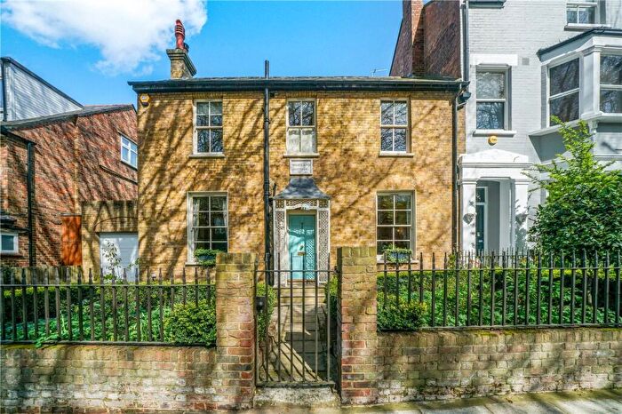 4 Bedroom Semi Detached House For Sale In North Hill, London, N6