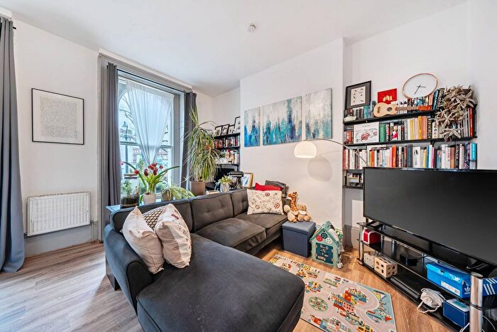 1 Bedroom Flat To Rent In Stockwell Terrace, Stockwell, London, SW9