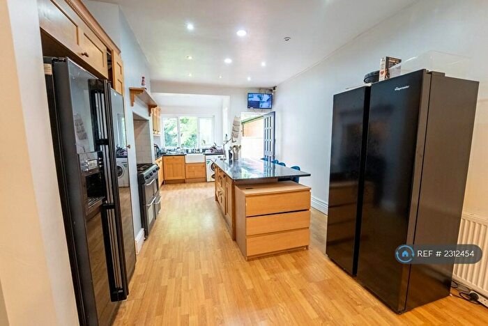 10 Bedroom Detached House To Rent In Salisbury Road, Moseley, Birmingham, B13