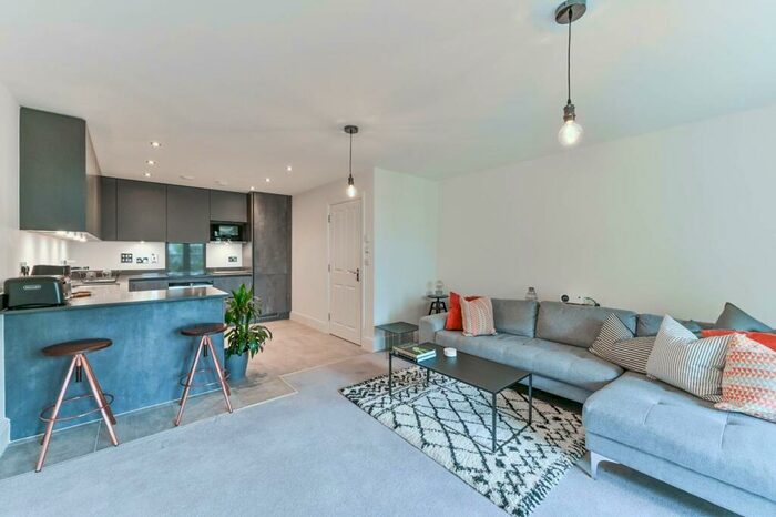 2 Bedroom Flat To Rent In Montague Road, Central Croydon, Croydon, CR0