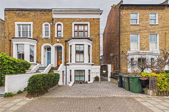 3 Bedroom Flat For Sale In Shakespeare Road, London, SE24