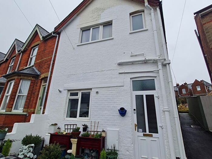 2 Bedroom Flat To Rent In Tennyson Road, Cowes, PO31