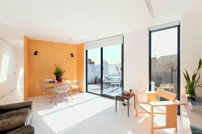 2 Bedroom Flat To Rent In Sulgrave Road, Hammersmith, W6