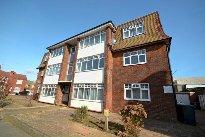2 Bedroom Flat To Rent In Firle Road, Eastbourne, BN22