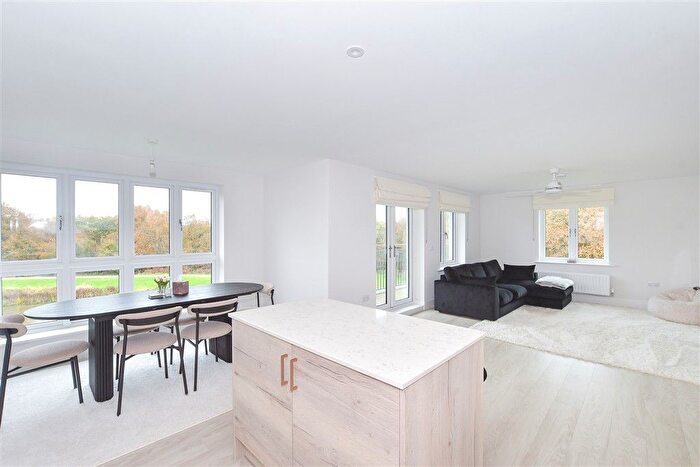 2 Bedroom Flat For Sale In Cordingley Drive, Pease Pottage, Crawley, West Sussex, RH11