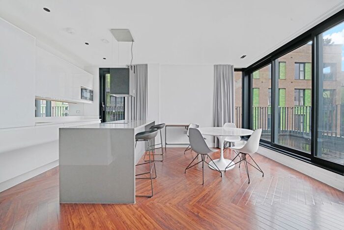 3 Bedroom Flat To Rent In Blackfriars Road, Waterloo, SE1