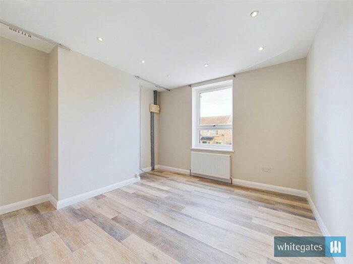 3 Bedroom Flat To Rent In Station Road, Clayton, Bradford, West Yorkshire, BD14