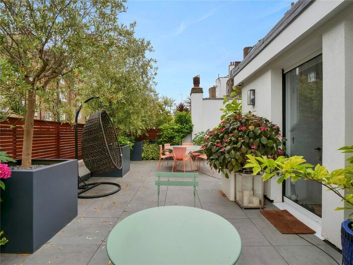 4 Bedroom Mews To Rent In Montagu Mews West, London, W1H
