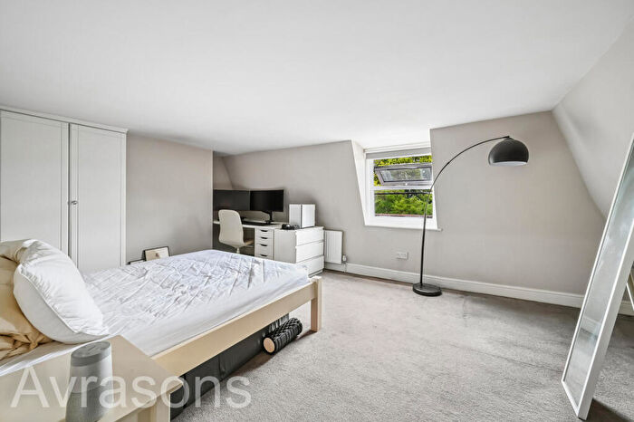 2 Bedroom Flat To Rent In Kennington Park Road, Kennington, London, SE11