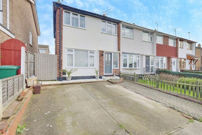 4 Bedroom Semi-Detached House For Sale In Leighton Road, Benfleet, SS7