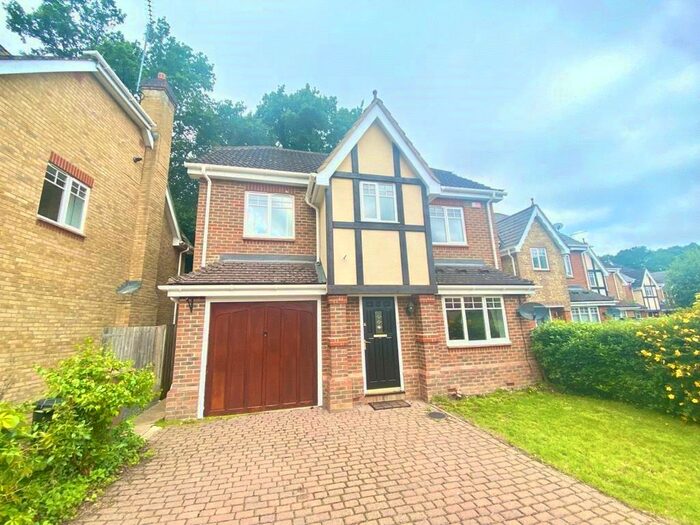 4 Bedroom Detached House To Rent In Queens Ride, Crowthorne, Berkshire, RG45