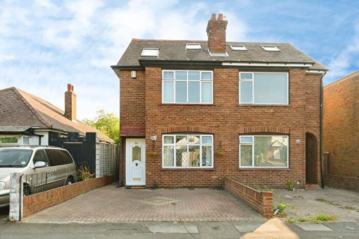 4 Bedroom Semi-Detached House For Sale In Green Wrythe Lane, Carshalton, SM5