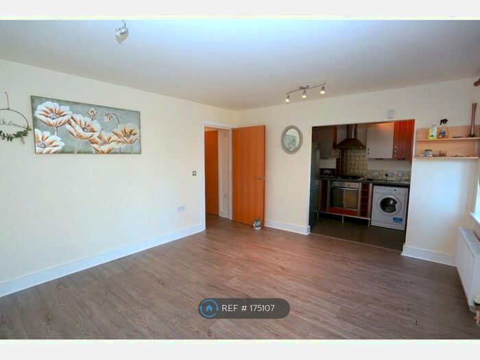 2 Bedroom Flat To Rent In Romside Place, Romford, RM7