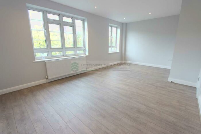 2 Bedroom Apartment To Rent In Woodside Park Road, North Finchley, London, N12