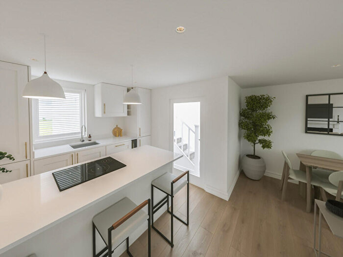 3 Bedroom Flat For Sale In Howden Street, Peckham Road, London, SE15