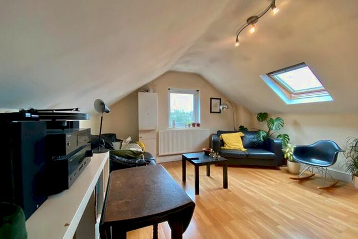 2 Bedroom Flat To Rent In Holmewood Road, Brixton, SW2