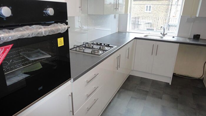 2 Bedroom Flat To Rent In Two Bedroom High Street South, E6