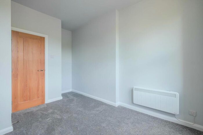 2 Bedroom Cottage To Rent In Meltham Road, Lockwood, HD1
