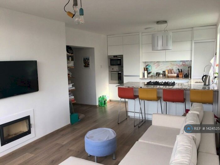 2 Bedroom Flat To Rent In Godfrey Road, London, SE18