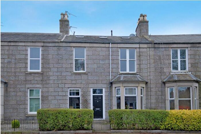 3 Bedroom Flat To Rent In Union Grove, Aberdeen, AB10