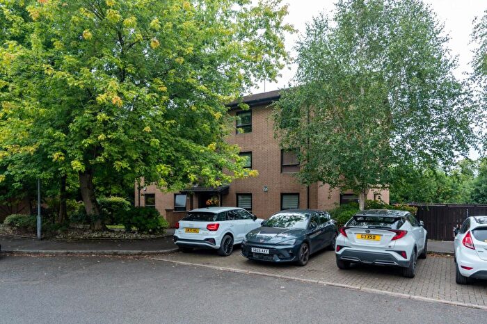 2 Bedroom Flat To Rent In Mansionhouse Gardens, Flat -, Shawlands, Glasgow, G41