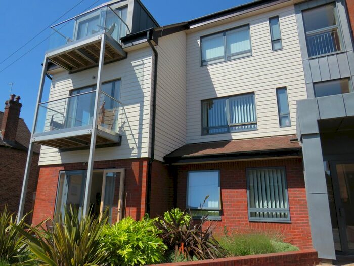 1 Bedroom Flat To Rent In Denne Parade, Horsham, RH12