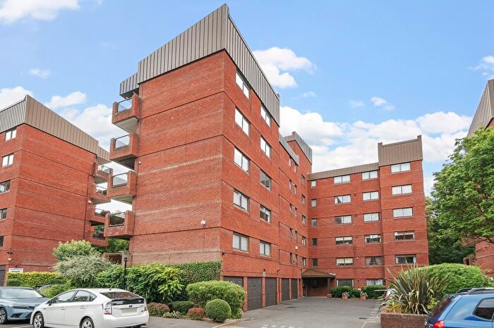 2 Bedroom Flat To Rent In Spencer Close, Finchley, N3