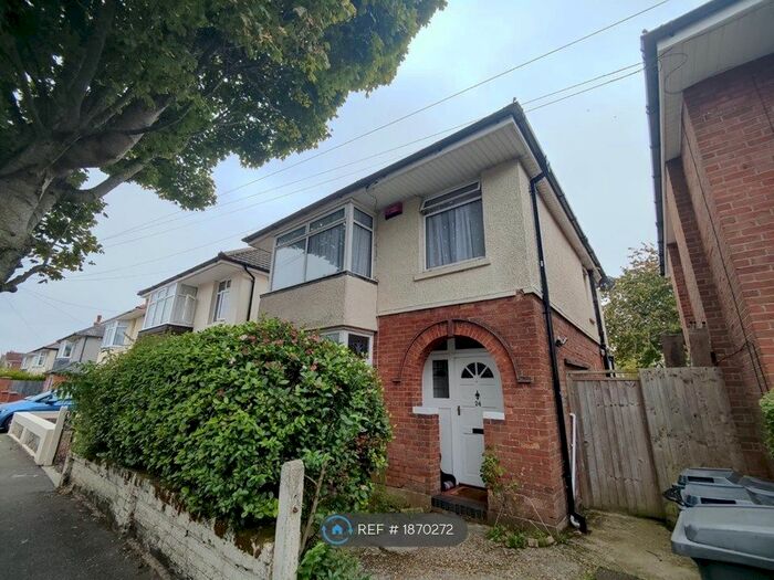 4 Bedroom Detached House To Rent In Beswick Avenue, Bournemouth, BH10