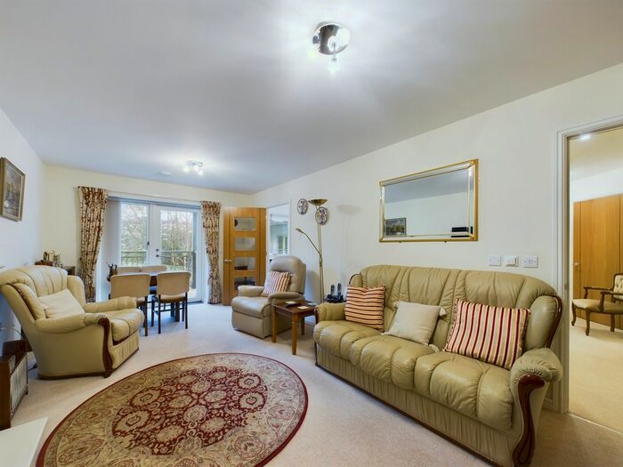 2 Bedroom Flat For Sale In Singer Court, Manor Crescent, Paignton, TQ3