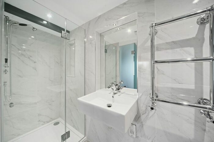 1 Bedroom Mews To Rent In Printers Mews, Teddington, TW11