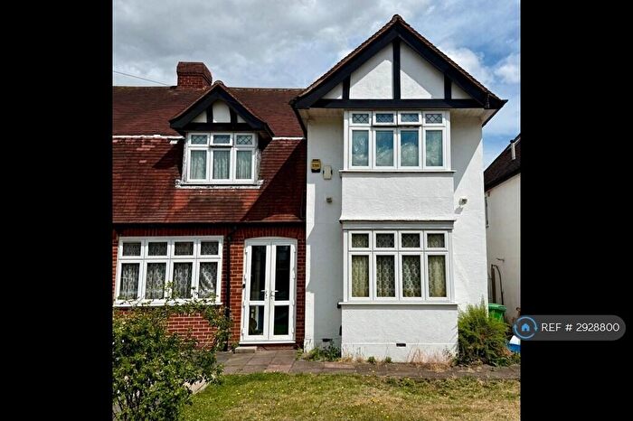 5 Bedroom Semi-Detached House To Rent In Lynwood Avenue, Slough, SL3