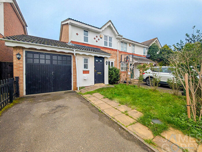 3 Bedroom End Of Terrace House For Sale In Hutchins Road, Thamesmead, SE28
