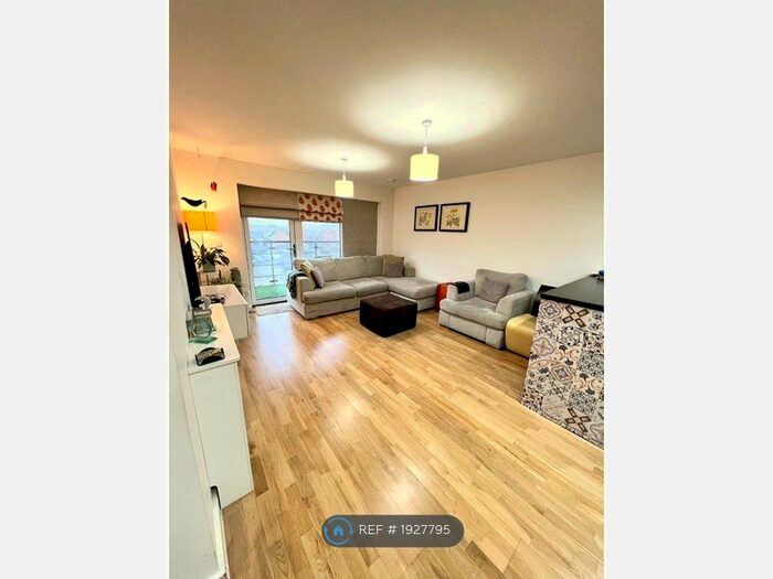 2 Bedroom Flat To Rent In Cunningham Way, Leavesden, Watford, WD25