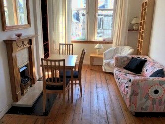 2 Bedroom Flat To Rent In Comely Bank Avenue, Edinburgh, EH4