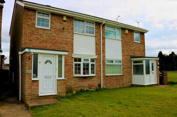 3 Bedroom Semi-Detached House To Rent In Buckingham Drive, Luton, LU2