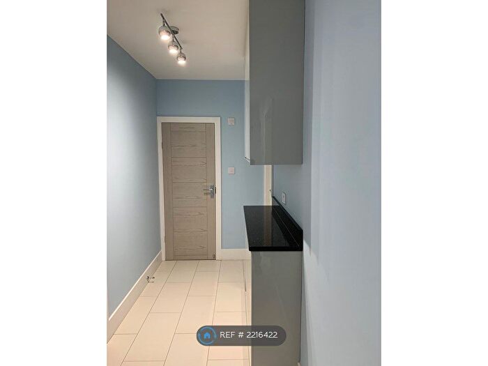 2 Bedroom Maisonette To Rent In The Crescent, Harlington, Hayes, UB3