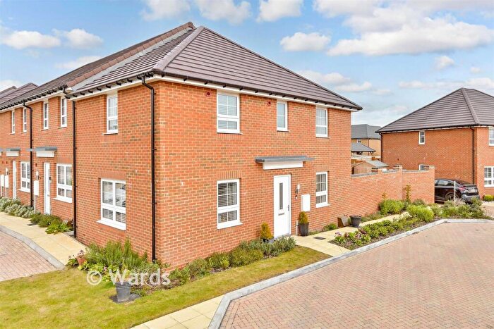 3 Bedroom End Of Terrace House For Sale In Whitfield, Whifield, Dover, Kent, CT16