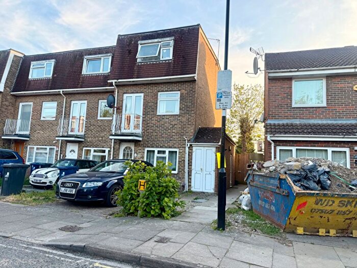 Studio To Rent In Rowan Close, London., W5