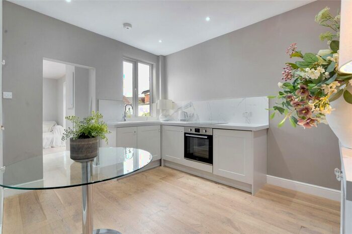 3 Bedroom End Of Terrace House For Sale In Avenue Road Extension, Clarendon Park, Leicester, LE2