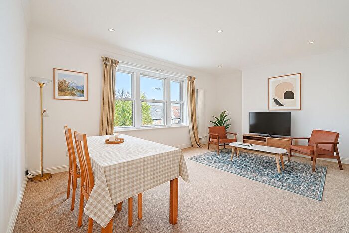 3 Bedroom Flat For Sale In Fulham Palace Road, London, SW6